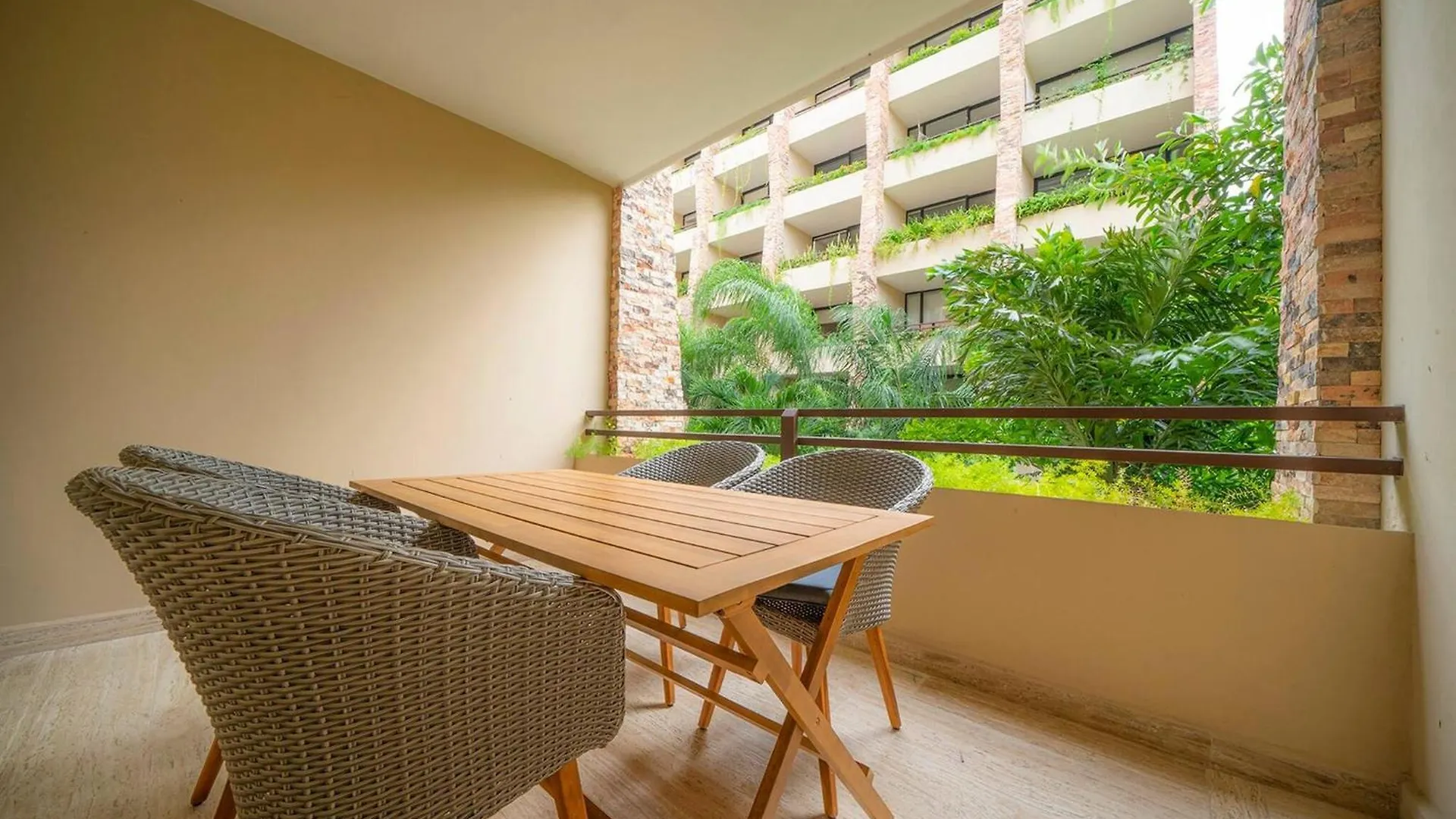 Luxury Studio With Pool And Gym - Modern And Central - At Syrena Condos 201 Playa del Carmen